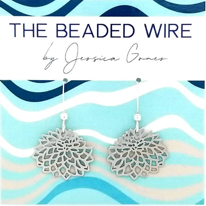 #MM75- Liten Chrysanthemum Droppe- Silver för wholesale av The Beaded Wire Designs