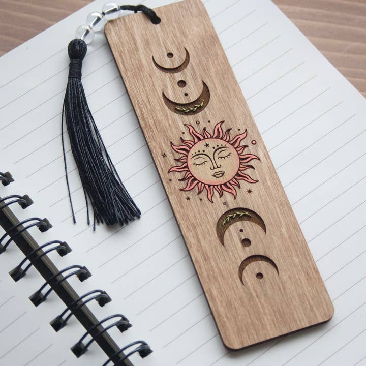 Marque-page en bois - Soleil/Lune pour la vente par Topaz & Pine