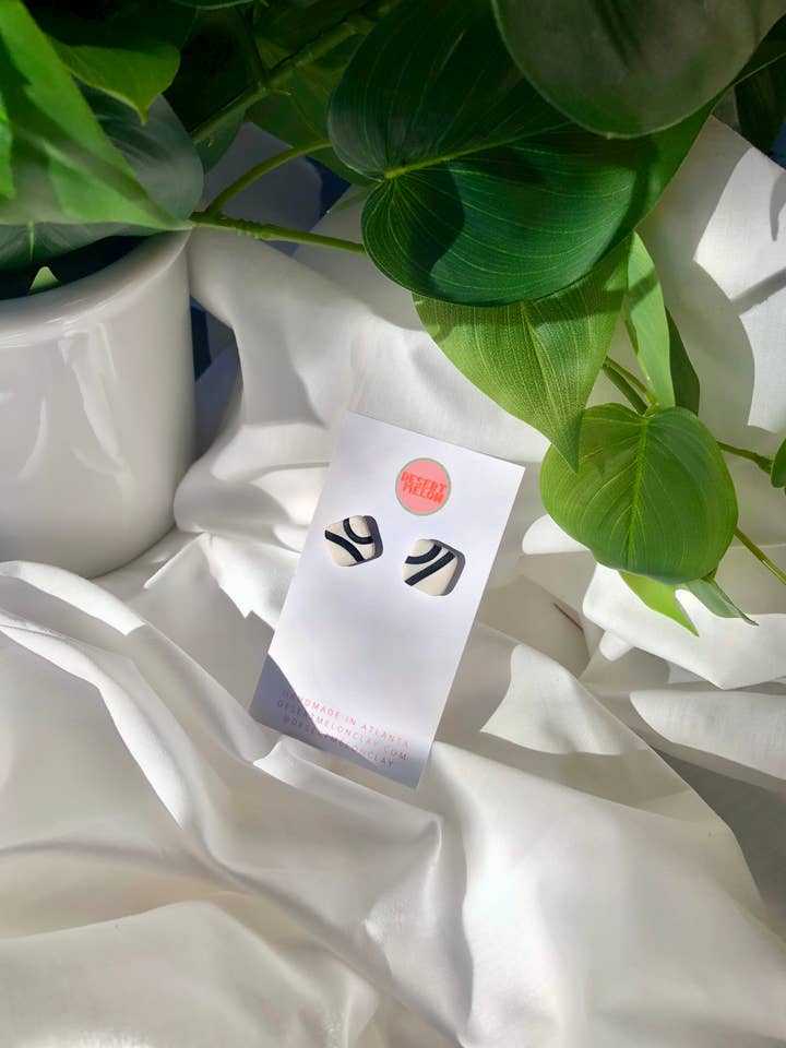 Quadratische Ohrstecker mit Band für den Großhandel von Desert Melon Clay