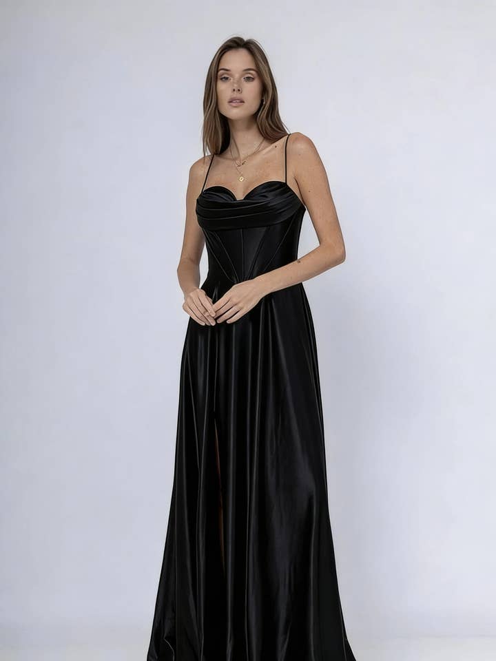 R0613
ROBE DE SOIRE EN SATIN (Copie) pour la vente par Alice'Desir