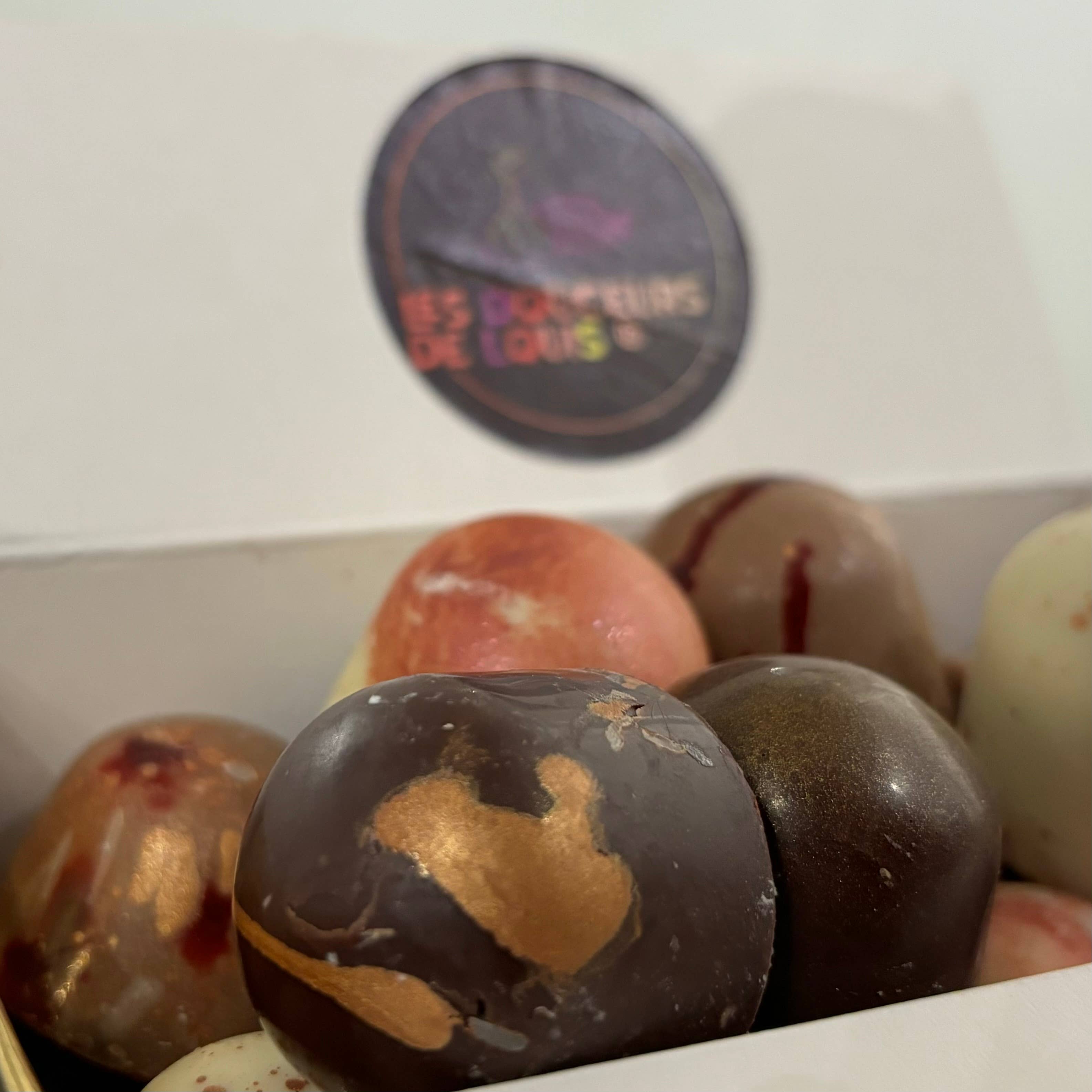 Les Douceurs de Louis - Wholesale Chocolate Box - Filled chocolates in a box or box: 4 sizes available24
