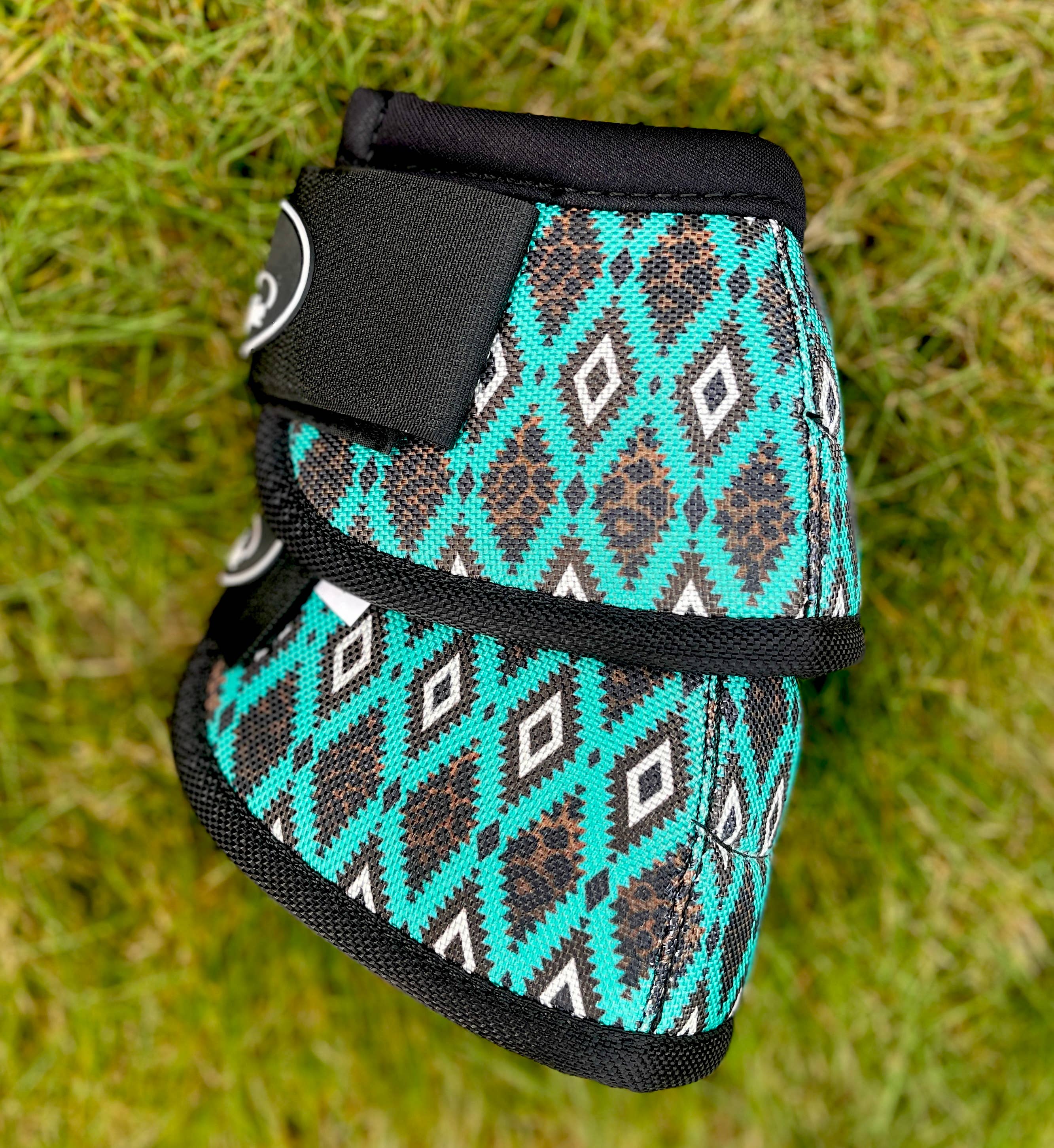 Schulz Equine – wholesale Ridutrustning – Schulz Equine bell boots med livfulla mönster31