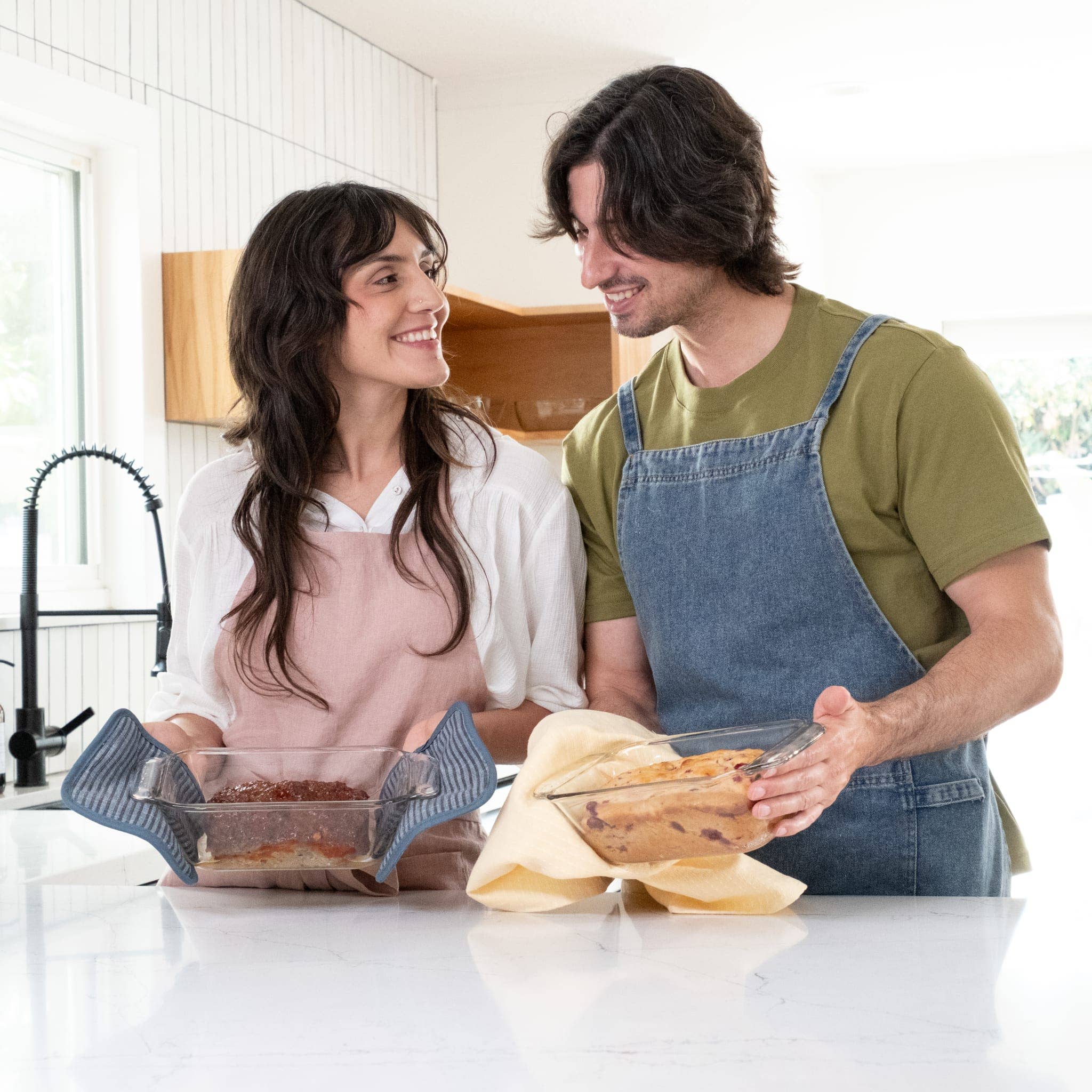 Libbey - Wholesale Baking Dish - Libbey Baker’s Premium Glass Loaf Baking Dish Set of 2, Stackable Bakeware with GreatGrip Handles, Durable Glass Bread Pans1