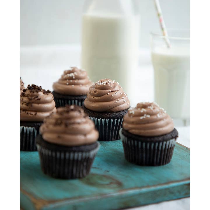 HarperCollins - Wholesale Cookbook - Magnolia Bakery Handbook, The: Bobbie Lloyd