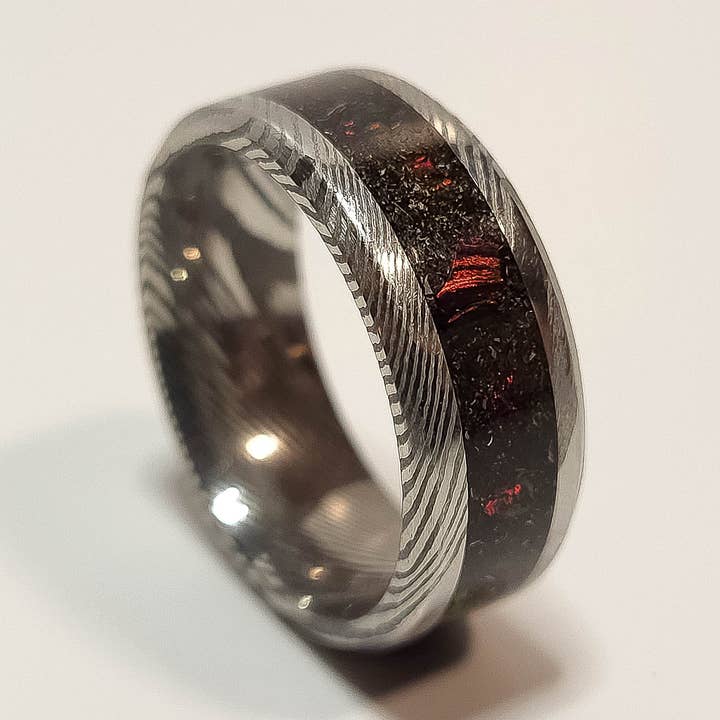 Anel de Aço Damasco, Opala de Fogo Negro, Shavings Meteoritos por atacado de Natural Evolution Design