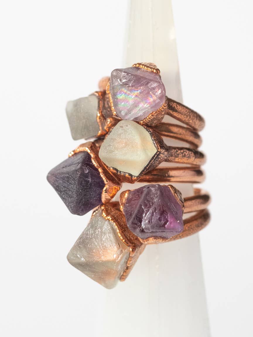 The Cyprus Cabinet - Venta al por mayor Anillos solitarios - Anillo Apilable de Cristal de Fluorita | Cobre Reciclado0