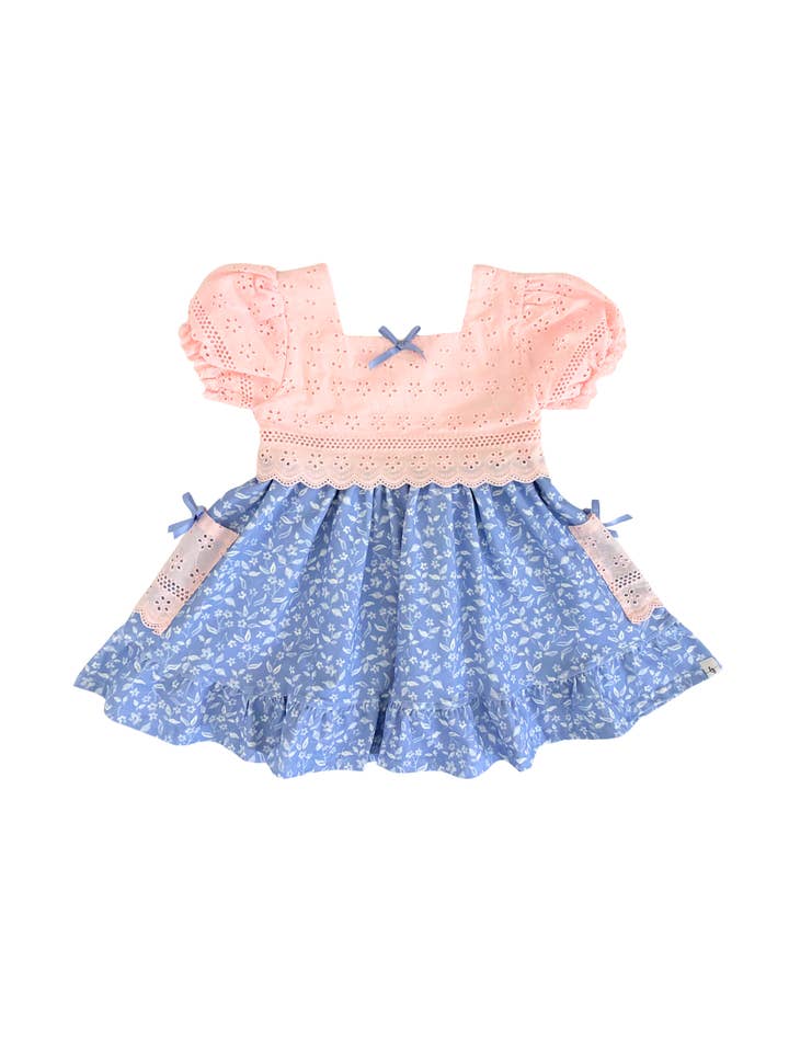 Robe Josie en Denim Daisies pour la vente par Love and Grow Clothing Co