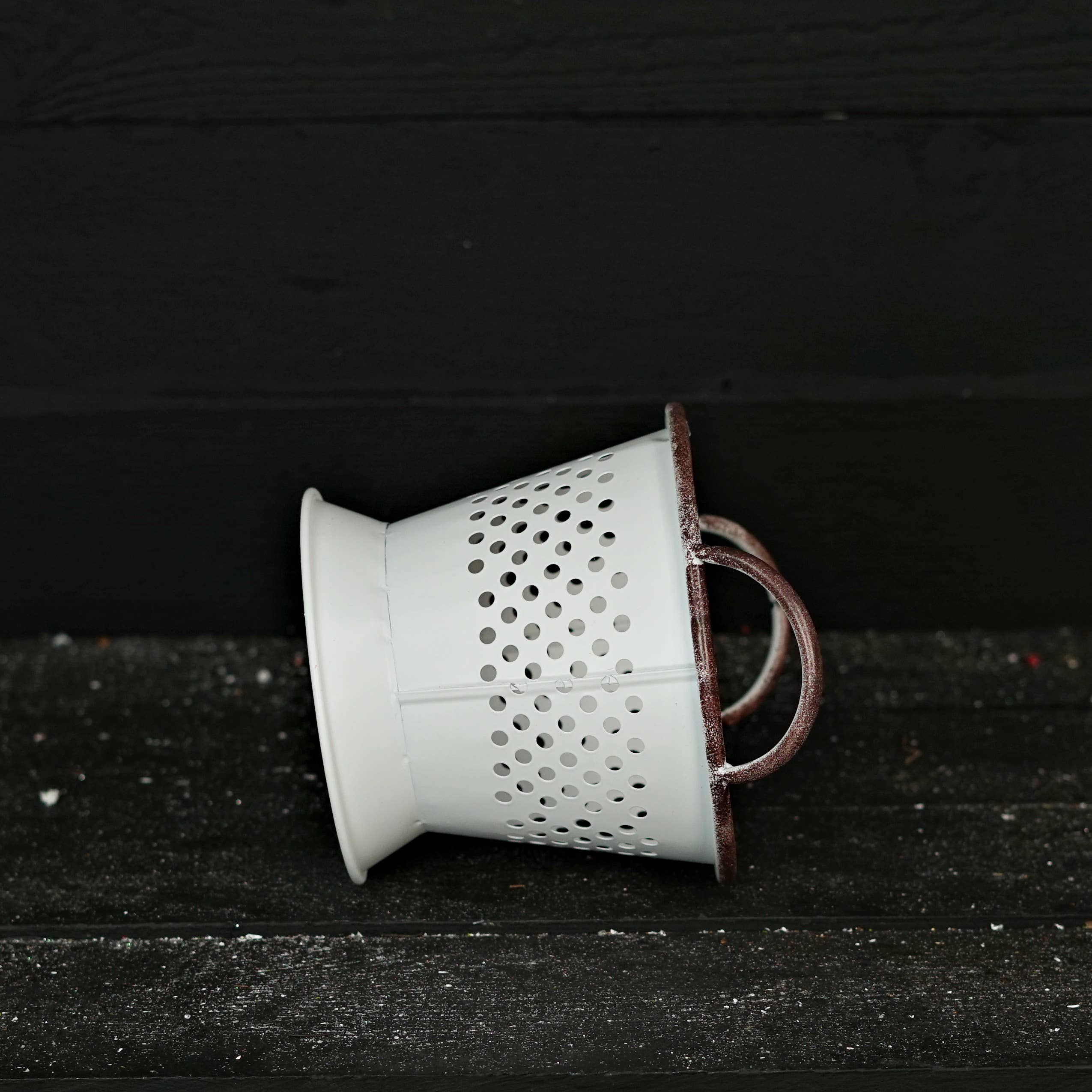 Impressive Enterprises, Inc. - Wholesale Colander - 570632- Metal Colander-White with Rusty Edges-9.5Wx8Dx8H-0/22