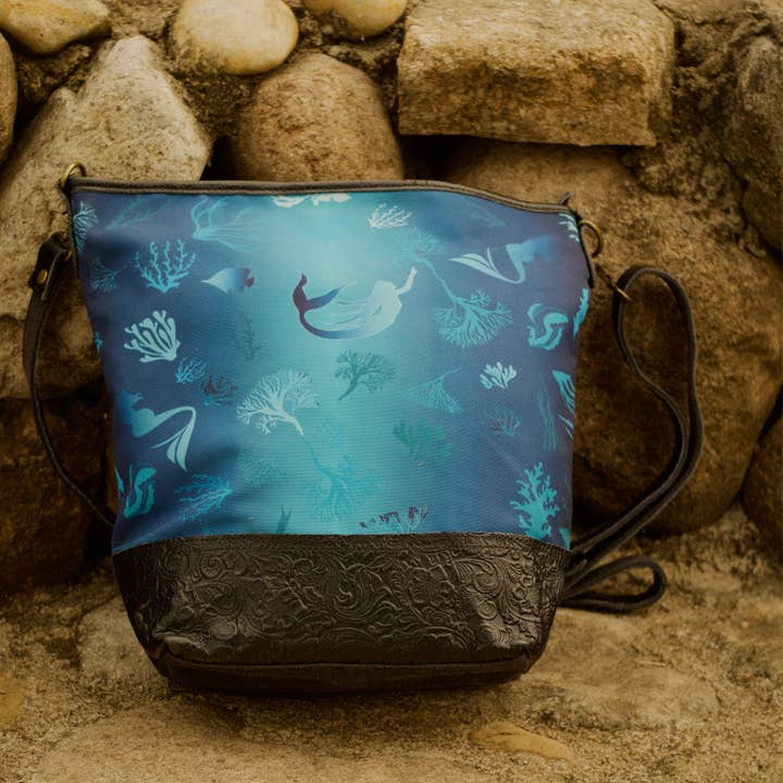 Diepzeeschoudertas van canvas toont zeemeermin & koraal voor wholesale door ANNGOTI