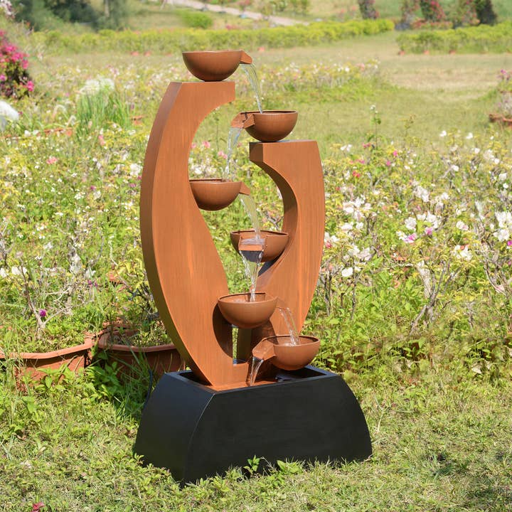 Fontaine extérieure à tasses en métal avec dessus rouillé et bassin noir pour la vente par Hi-Line Gift Ltd.