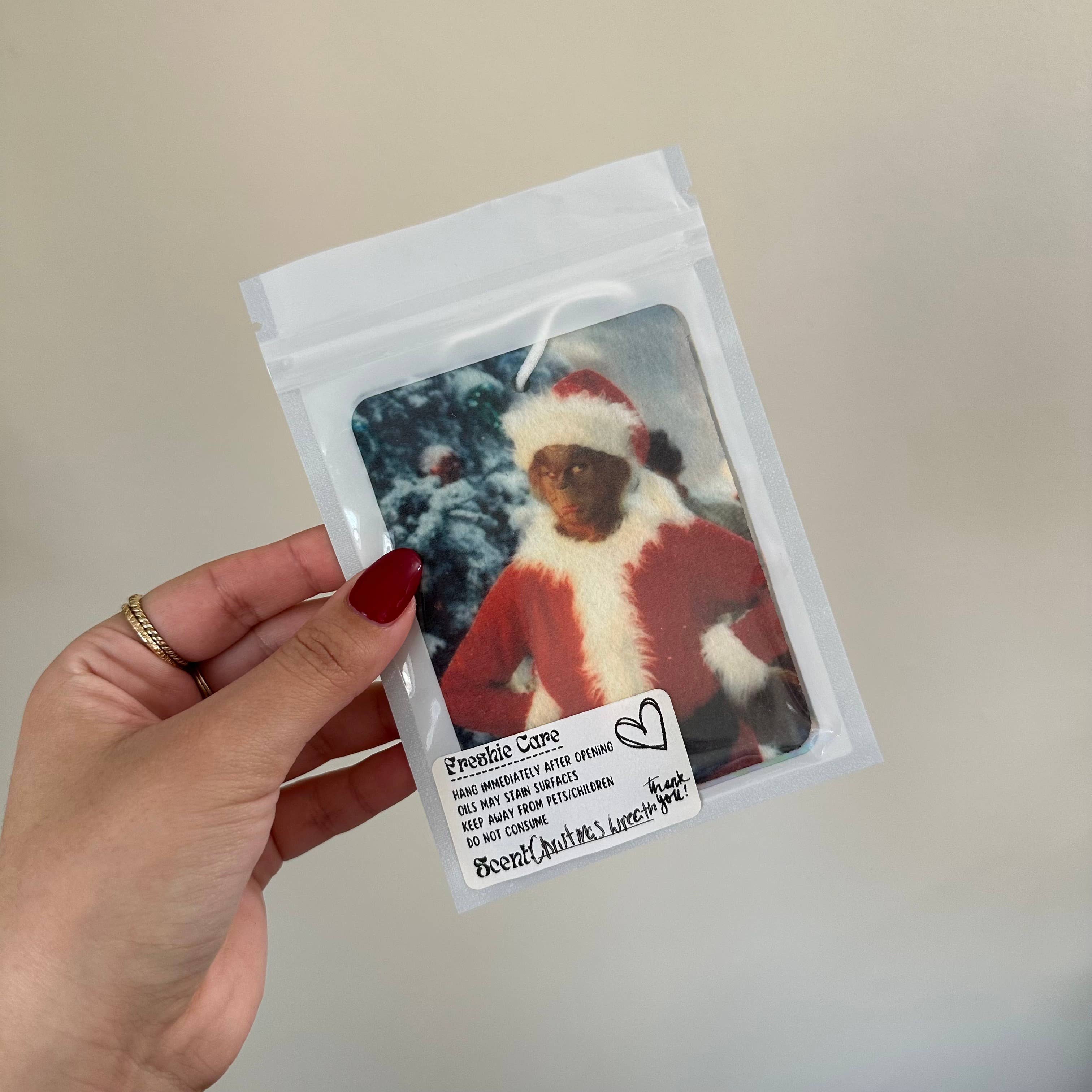 Rags Revived – Ambientador para carro – Mulher por atacado – Ambientador de Carro Coração do Grinch Natal (Cópia)2