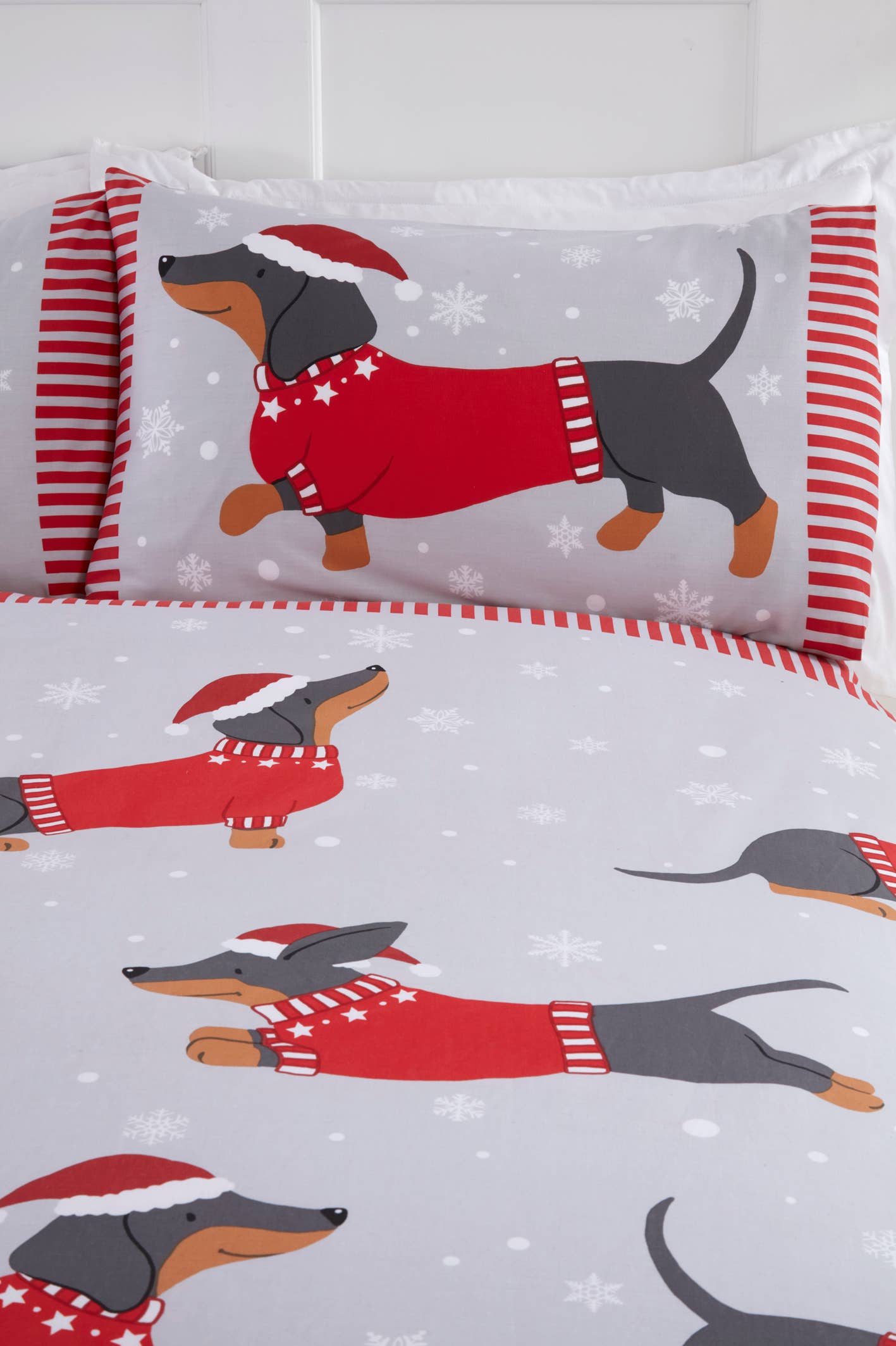 Multi Dachshund Through The Snow Duvet Set for wholesale on Faire1