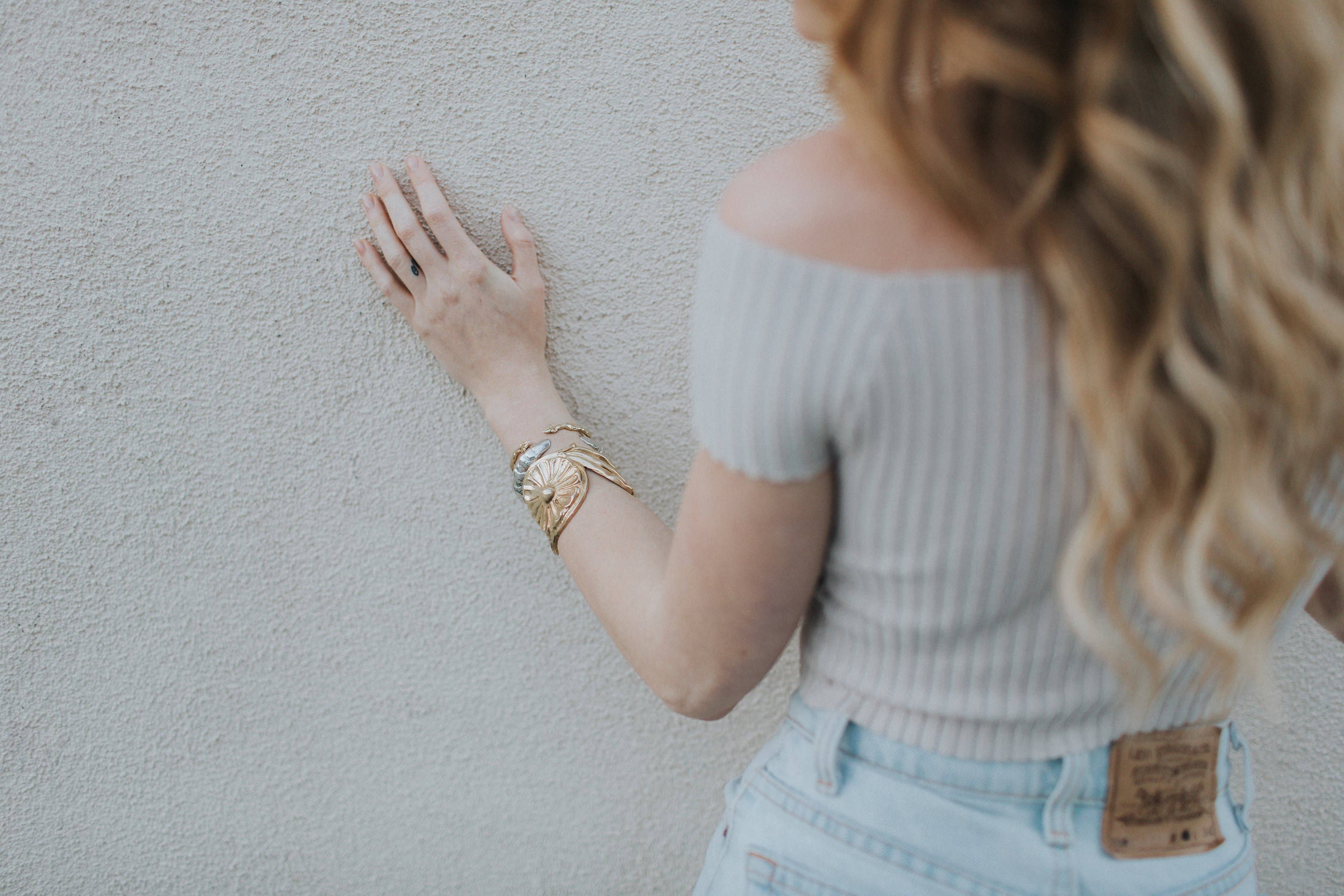 Saint Claude – Engroshandel Manchetarmbånd – Wonder Woman Manchet