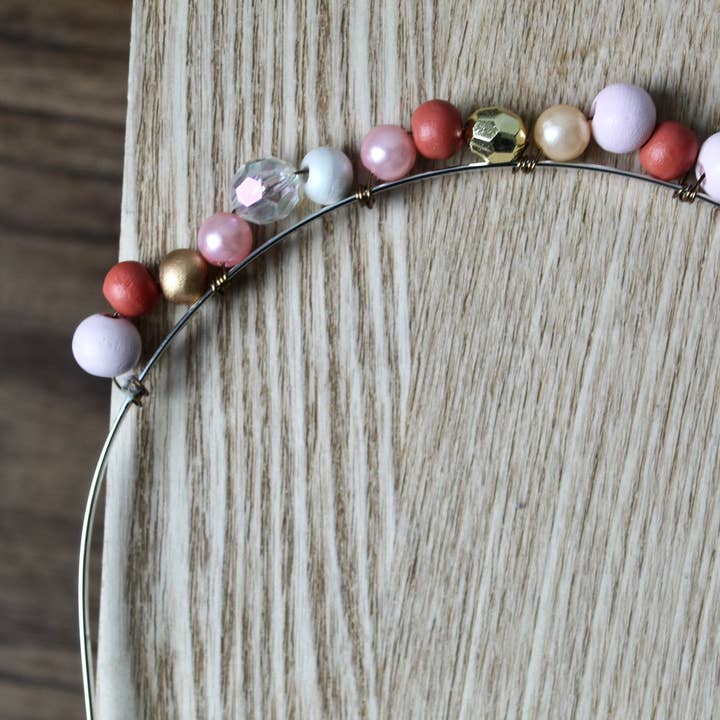 Bandeau en fil de perles pour fille | Accessoires pour cheveux de mariée | Cadeau pour adolescentes et femmes | pour la vente par With Grace Jewelers