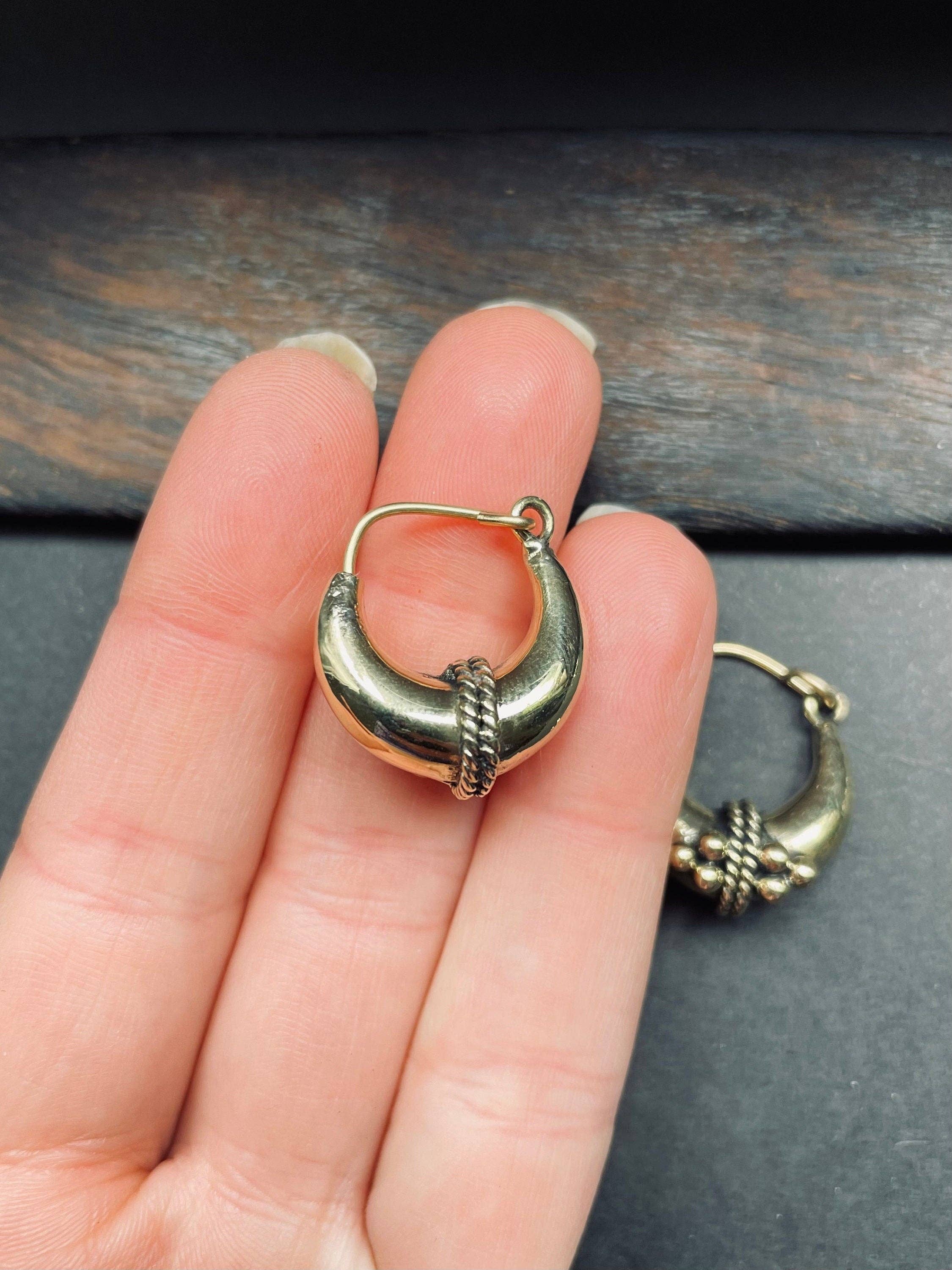 Kaali Boutique – Engroshandel Hoops – Chunky kugle øreringe i guld messing – boheme- og festivalstil4