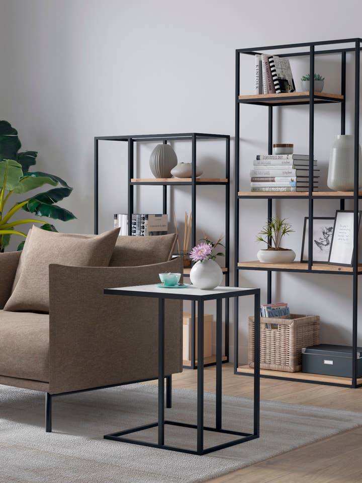 Megan Tall Bogreol for engroshandel hos ZAGAS