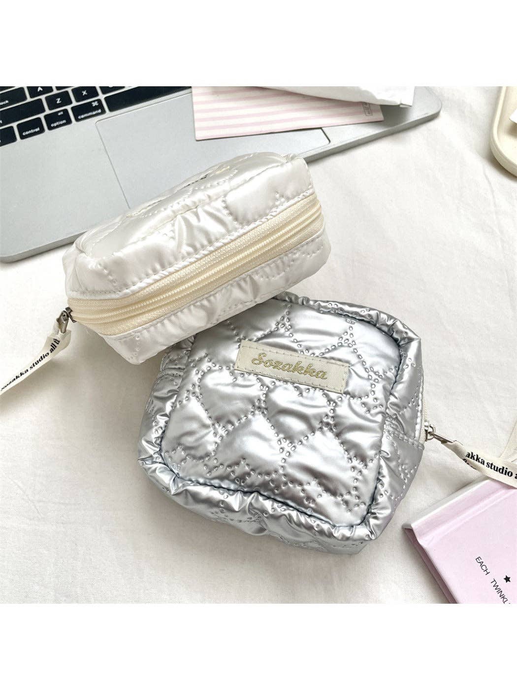 Funkyrel® Atzbranding Limited – wholesale Make-up/cosmetic bag – Cosbai - Mini Heart-Patterned Makeup Pouch12