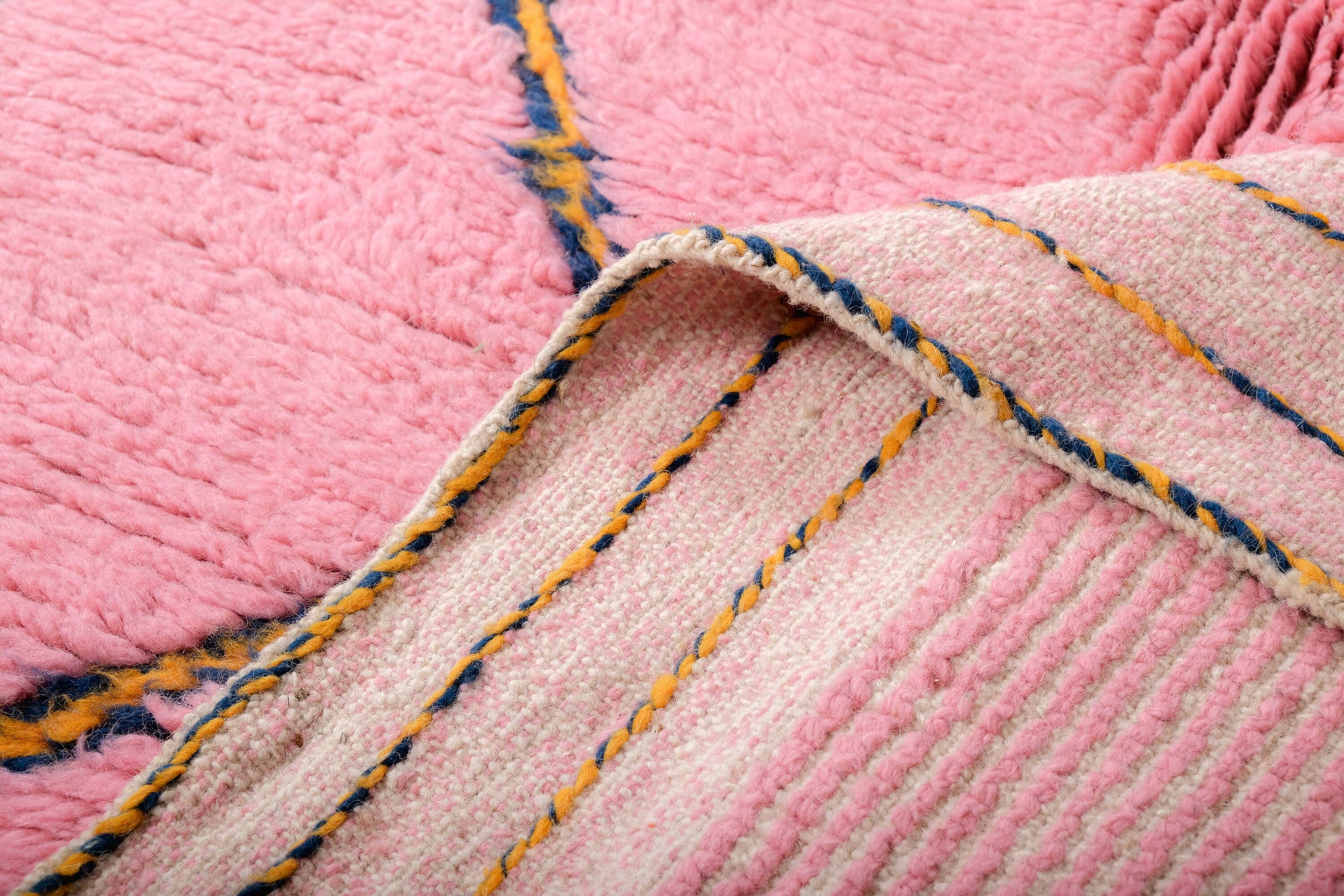 Moroccan Woven Treasures - Vente Tapis - Tapis marocain rose, tapis à poils longs, tapis berbère, grand tapis6