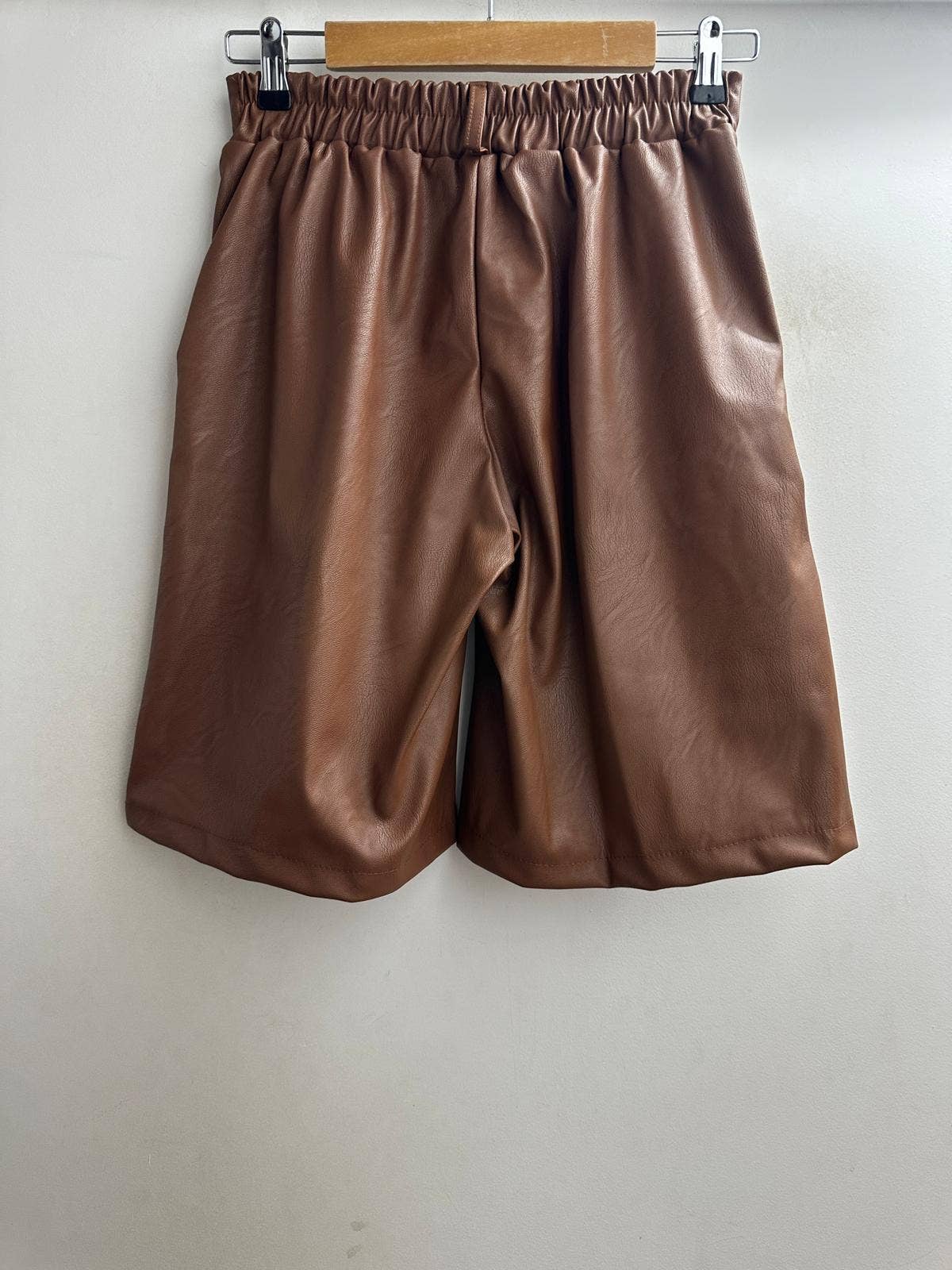 LORIANE - Wholesale Shorts - Women's - 10394 Short in faux leather1