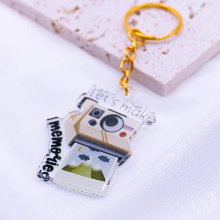 Tilda&Theo - Wholesale Keychain - Unisex - Let's Make Memories Acrylic Polaroid Camera Keychain4