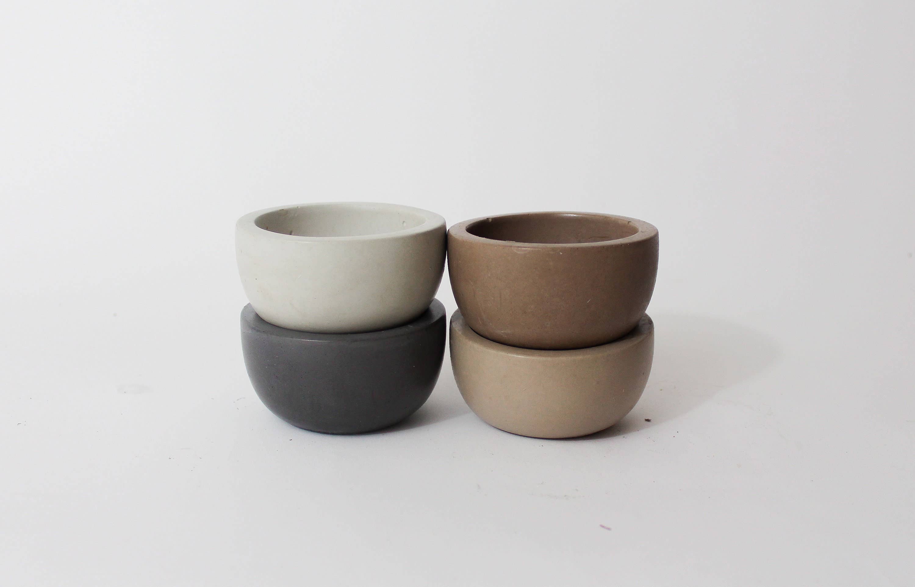 Mindful Cements - Wholesale Plant Pot - Minimalist Small Round Nordic Concrete Pot with Drainage Hol3