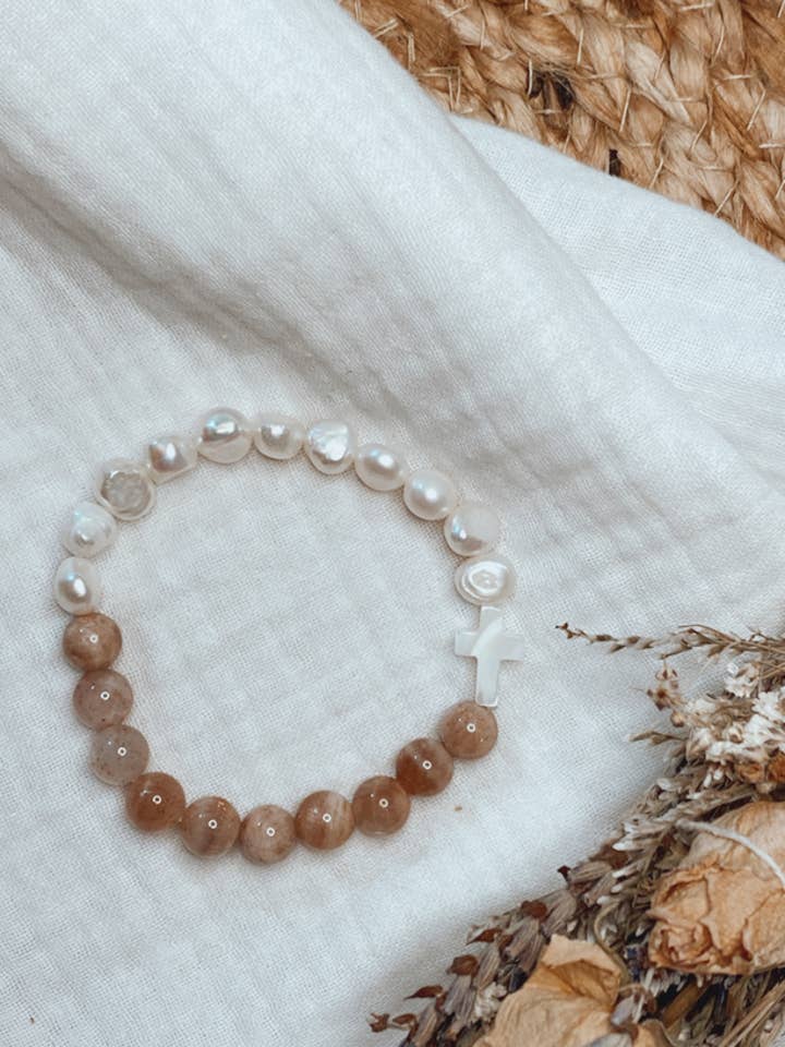 The Janis (31 variants) for wholesale by Moment Lyon