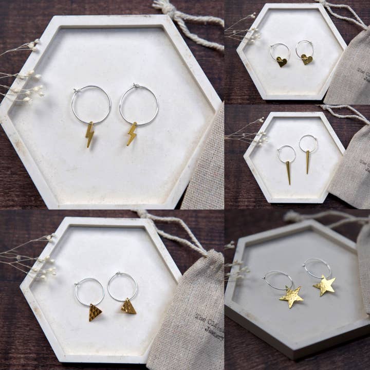 Piccoli orecchini in ottone, argento Sterling, ciondolo in ottone, delicati per la vendita all'ingrosso da parte di The Old Farmhouse Jewellery
