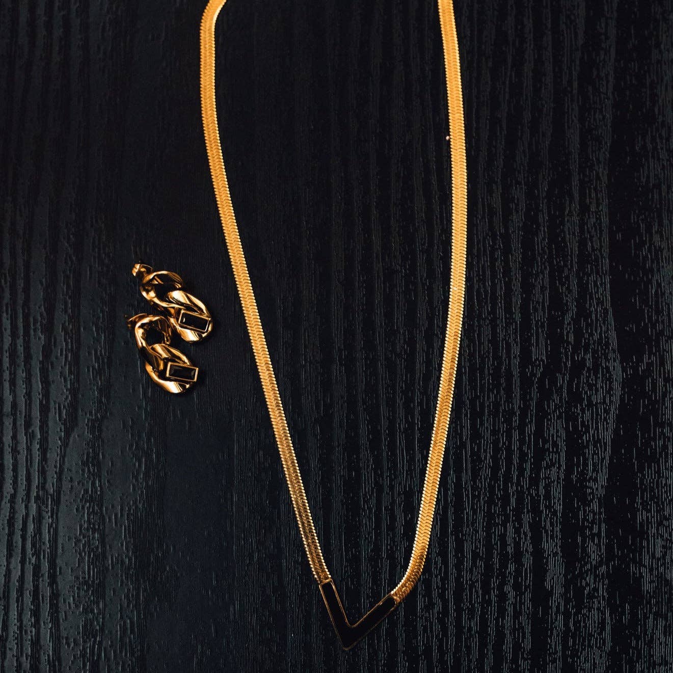 Steward & James - Vente Collier maille et chaîne - Collier Victoria en noir3