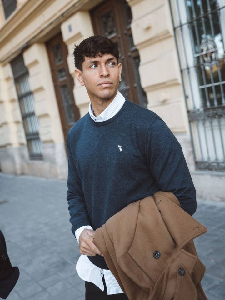 MAGLIA GIROCOLLO BEIGE BLU per la vendita all'ingrosso da parte di LPKN