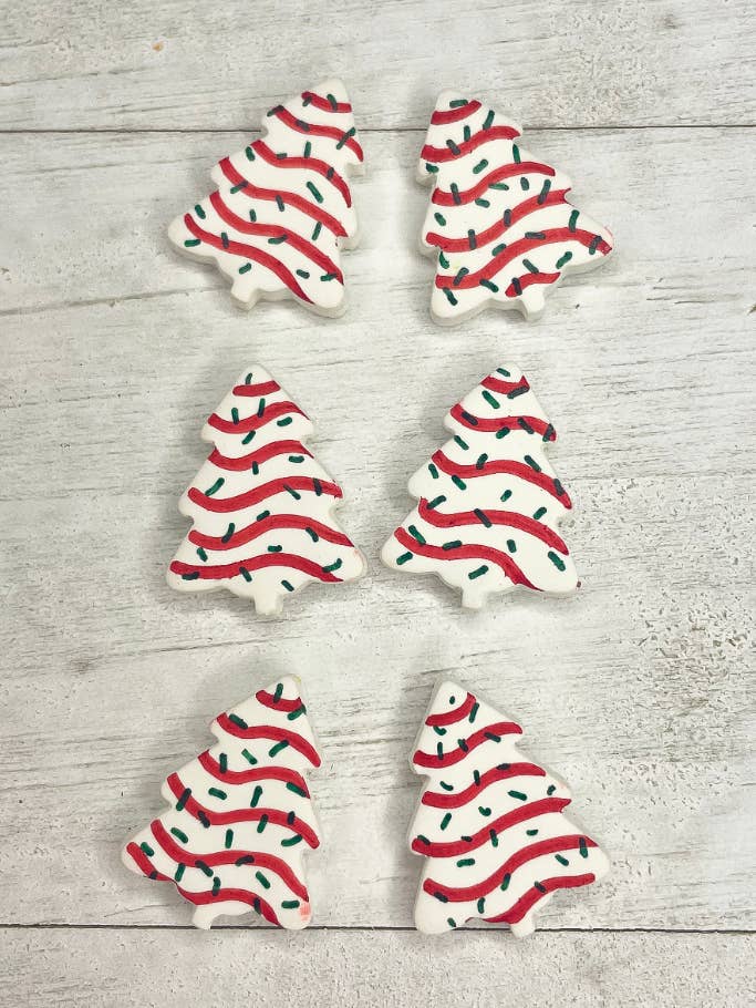 Versierde handgemaakte oorknopjes van boomklei voor wholesale door KBH CREATIONS