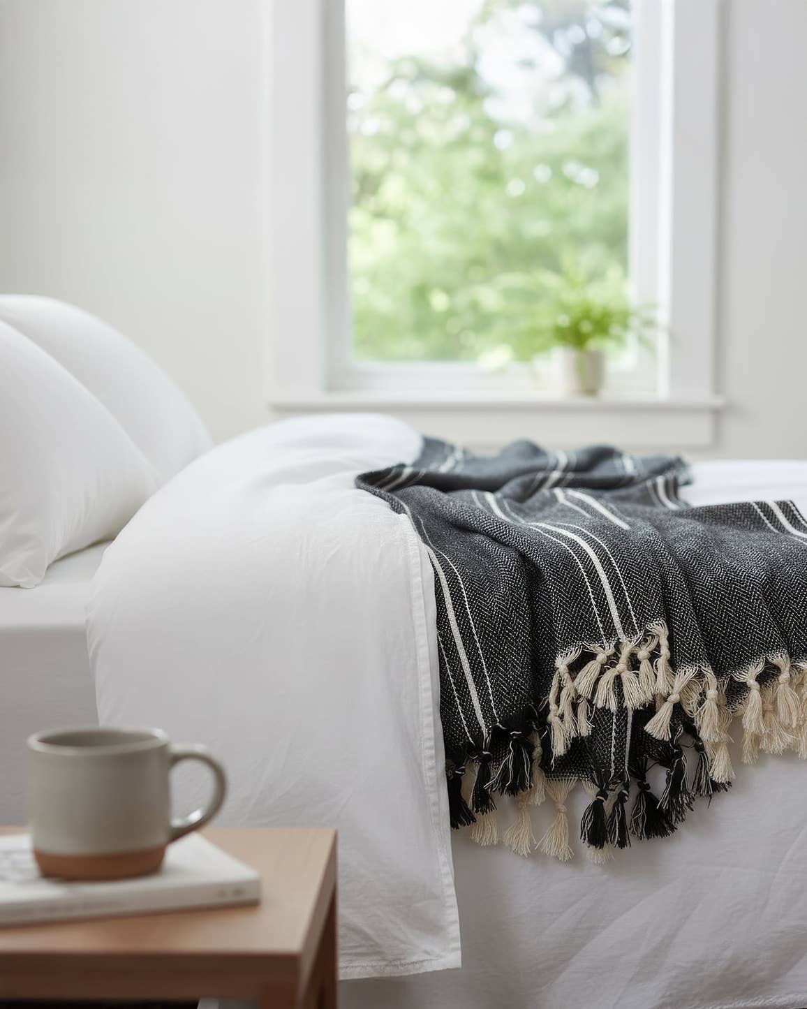 Moa - Wholesale Throw Blanket - Black and White Throw Blanket1