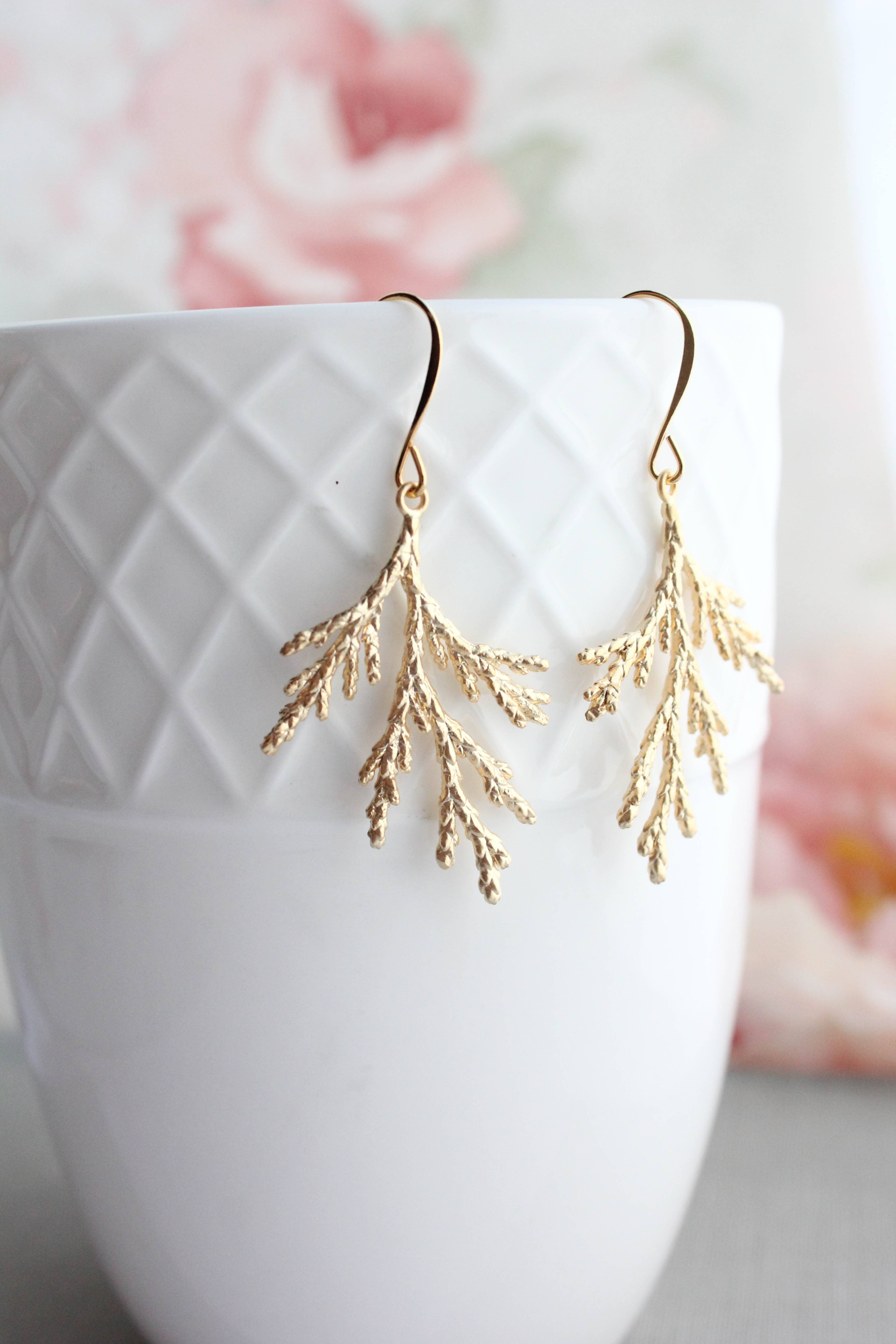 A Pocket of Posies - Vente Boucles d'oreilles pendantes - Boucles d'oreilles branche de cèdre3