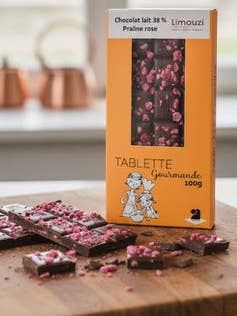 Dark chocolate bar 66% pink praline 100g for wholesale by Limouzi Saveurs