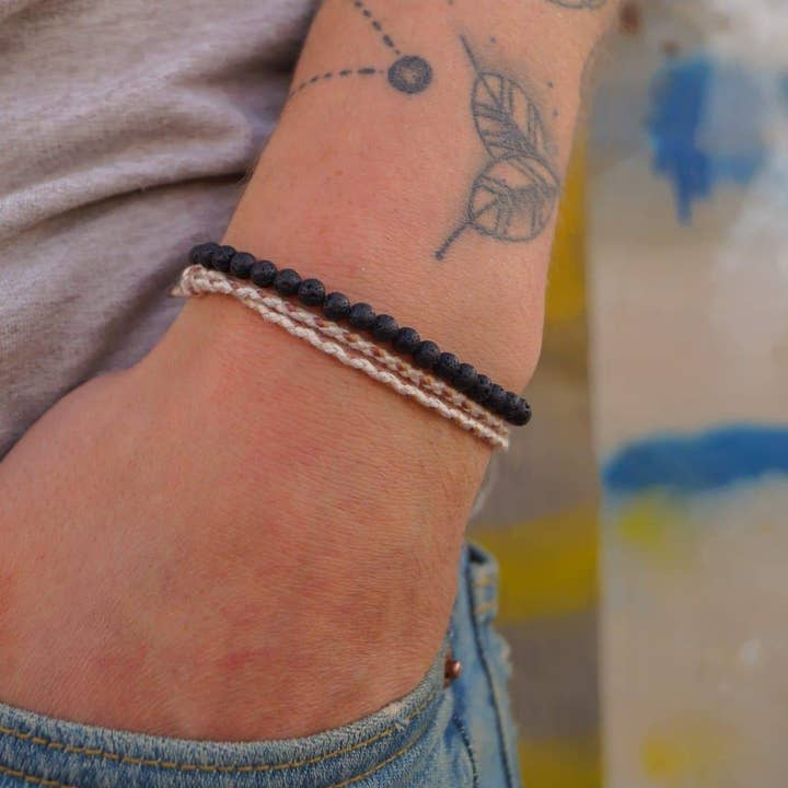 2x Surfer Armbånd - Beige & Lavasten for engroshandel hos Made By Nami