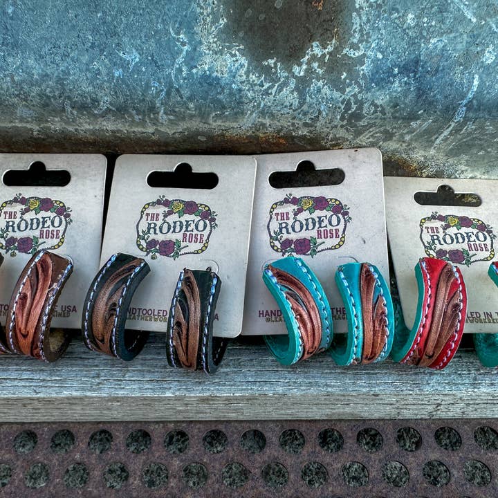 Orecchini a cerchio lavorati Vera 30mm per la vendita all'ingrosso da parte di The Rodeo Rose