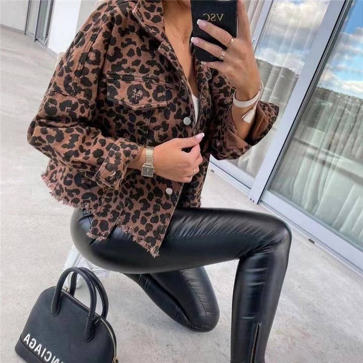 LEOPARDO Chaqueta vaquera con estampado de leopardo para mujer de venta al por mayor en Faire