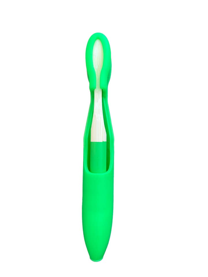 Spazzolino da denti in bambù verde per bambini con copertura ecologica abbinata per la vendita all'ingrosso da parte di Toothbuckle