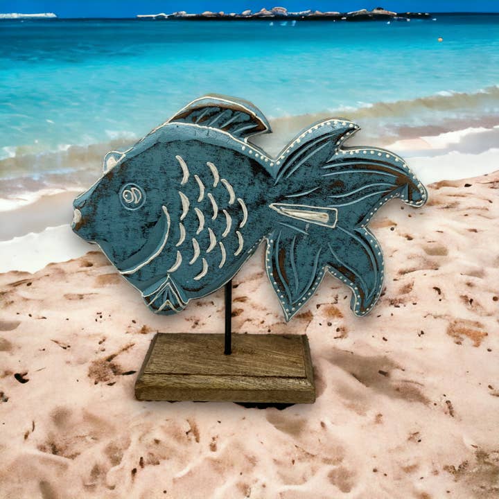 Wilco Home - Vente Décorations de table - Poisson rouge Gomez en bois sculpté sur tige en métal avec base4