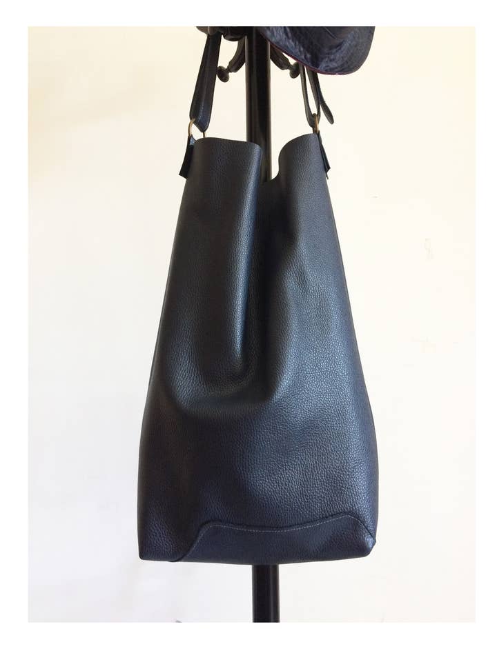 Dames handtas van echt Italiaans leer in marineblauw voor wholesale door BBagdesign