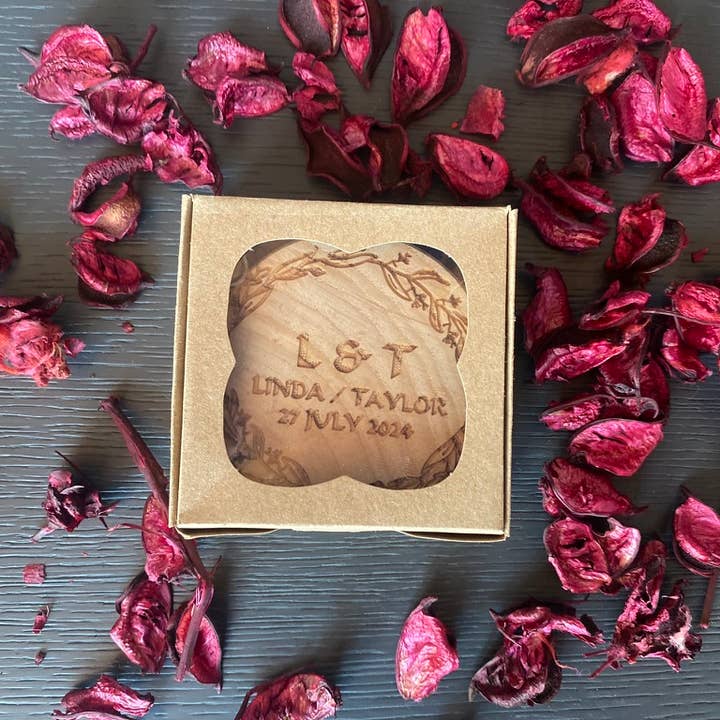 WoodCraftHaven - Vente Sous-verre - Sous-verres en bois fabriqués à la main : des cadeaux de mariage pour votre magasin2