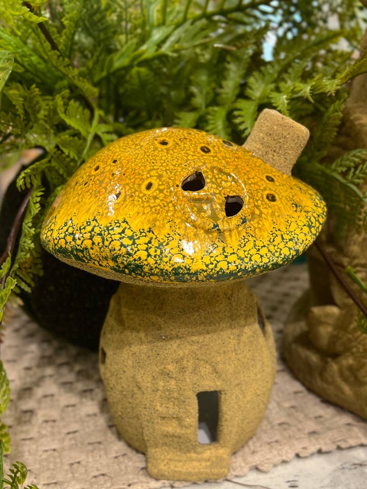 Cottage Champignon Jaune 5x5x6,5 pouces pour la vente par Wholesale Home Decor