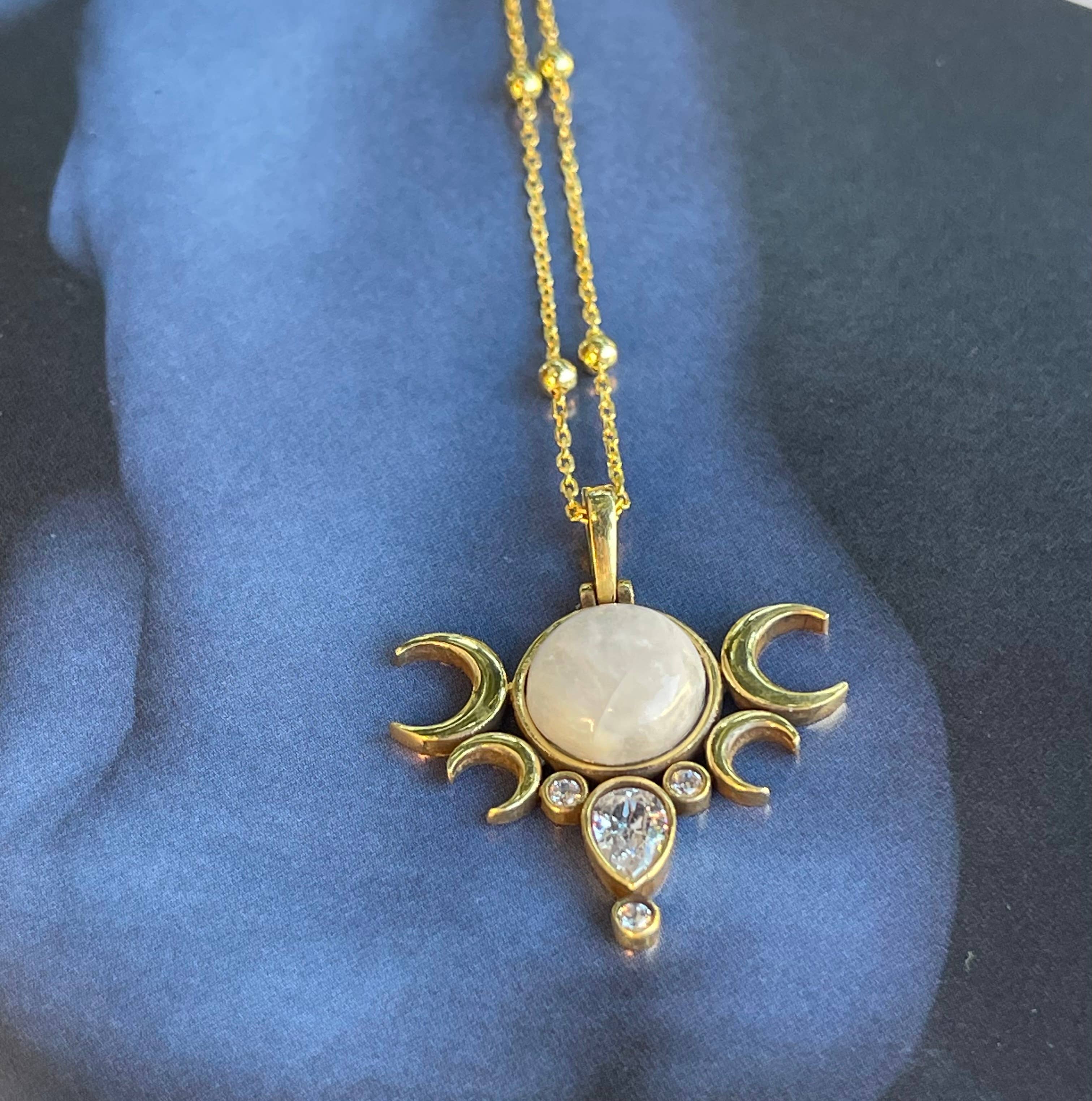 Flesh & Soul - Wholesale Pendant/Charm Necklace - FIVE MOONS MOONSTONE Necklace10