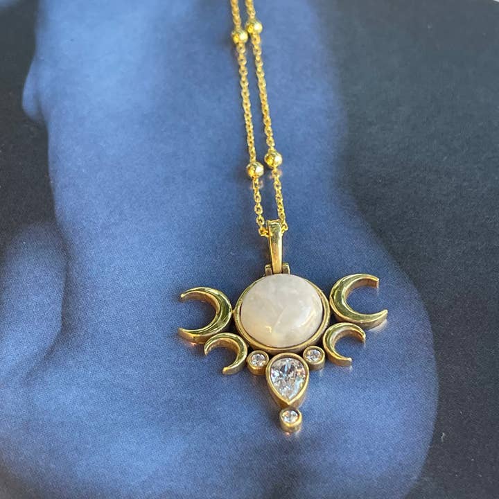 Flesh & Soul - Wholesale Pendant/Charm Necklace - FIVE MOONS MOONSTONE Necklace10