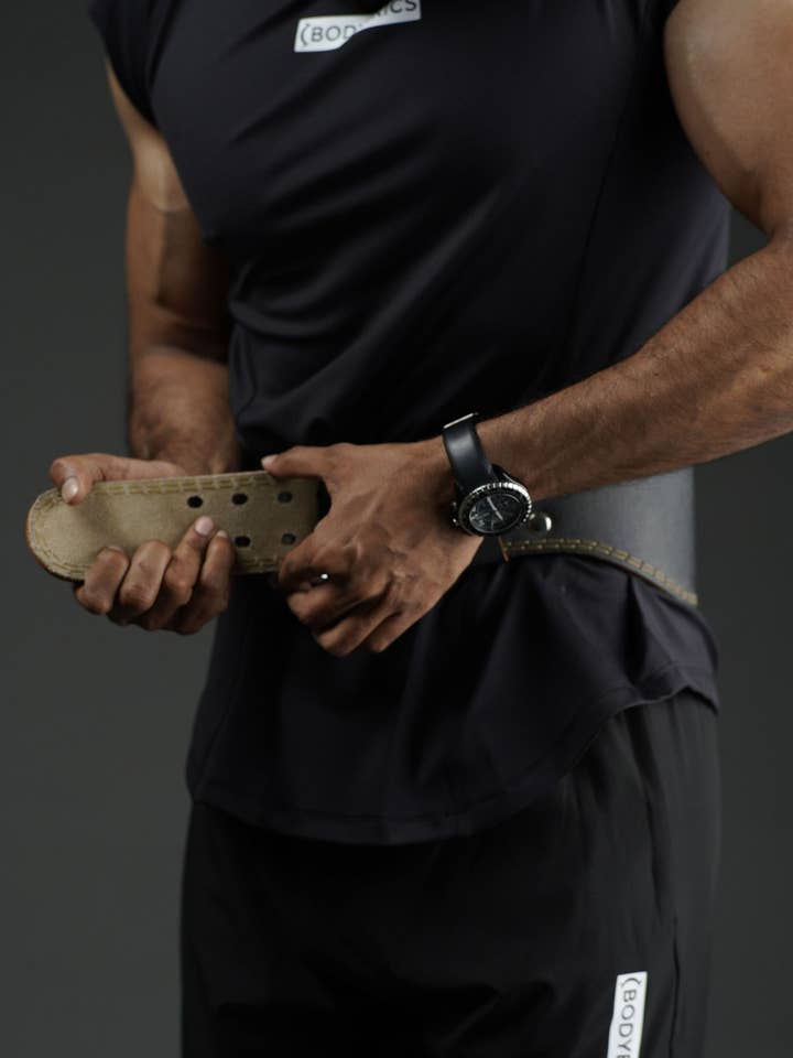 Schwarzer Gewichthebergürtel aus Leder für den Großhandel von Bodybrics