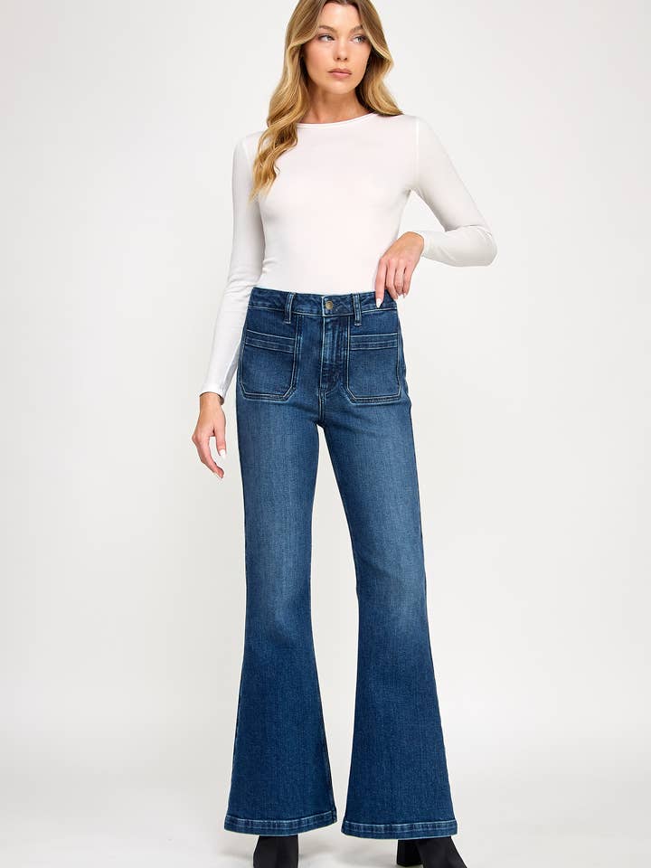 JEAN ÉVASÉ TAILLE HAUTE EN BLEU FONCÉ MOYEN (P-SP-P102) pour la vente par Phoenix Textile, Inc.