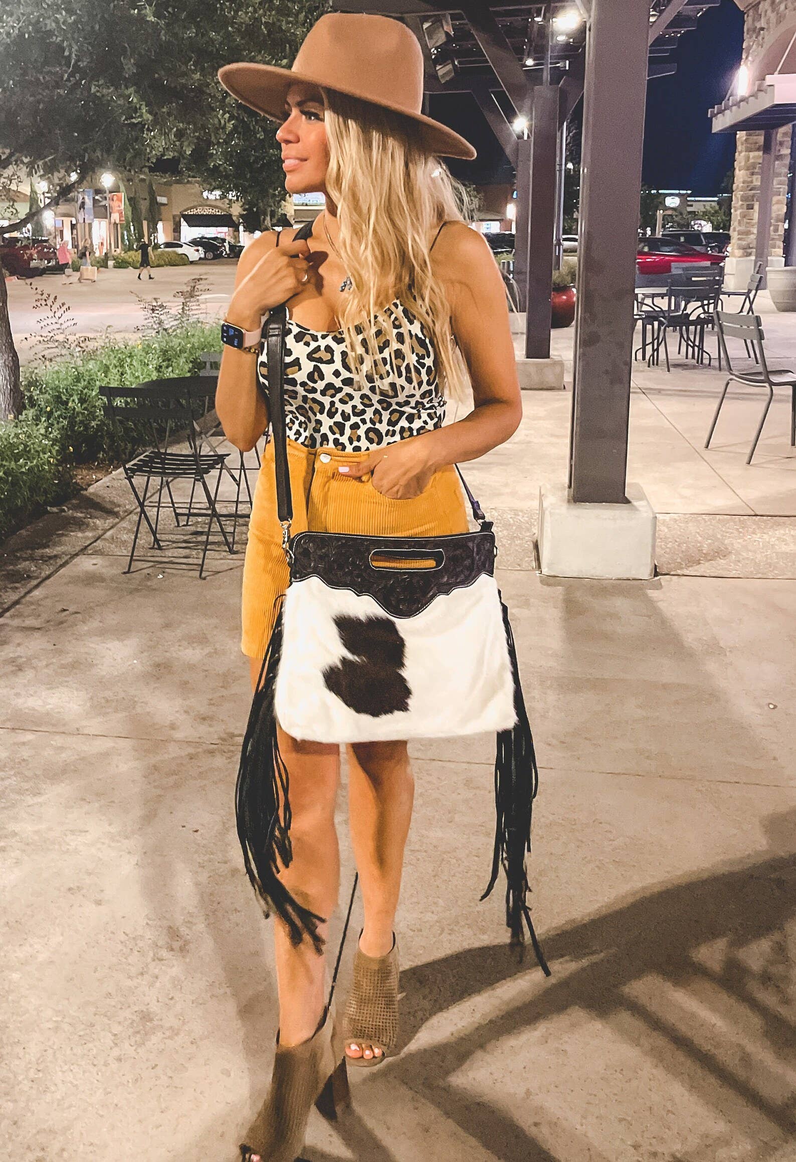 Boho Ranch Shop - Vente Sac à bandoulière – femme - Le sac bandoulière en cuir de vachette Maggie + Poches zippées à l'arrière12