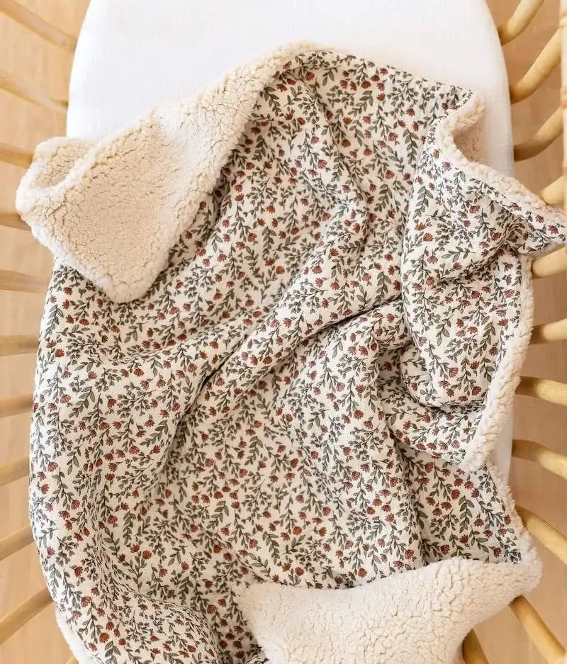 Manufacture des bébés français - Wholesale Bedding Blanket - Kids & Baby - Madeleine floral green fluffy cover8