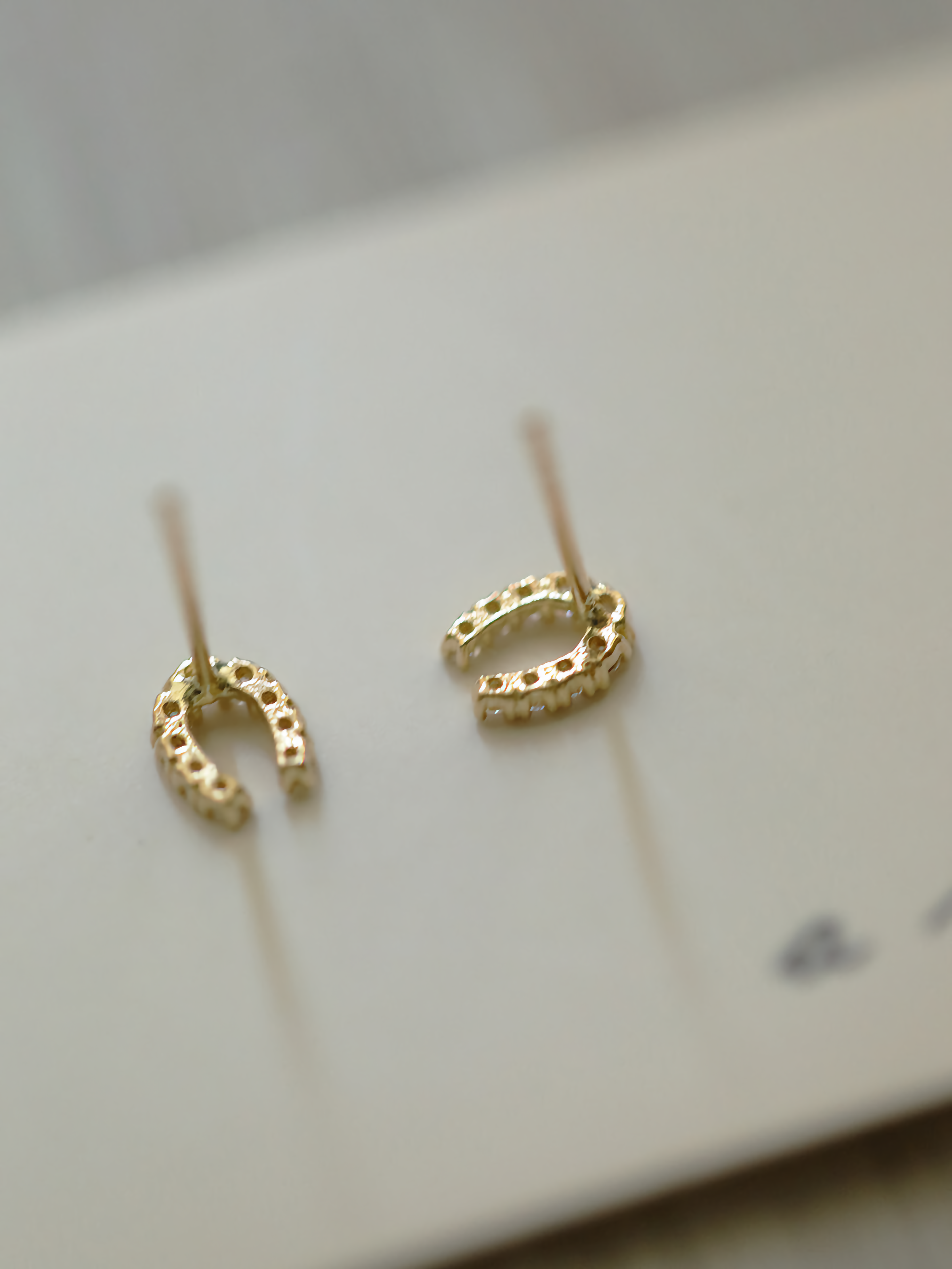 GenYLuxe – wholesale Stud/post earrings – 9ct Solid Gold Lucky Horseshoe Earring Studs5