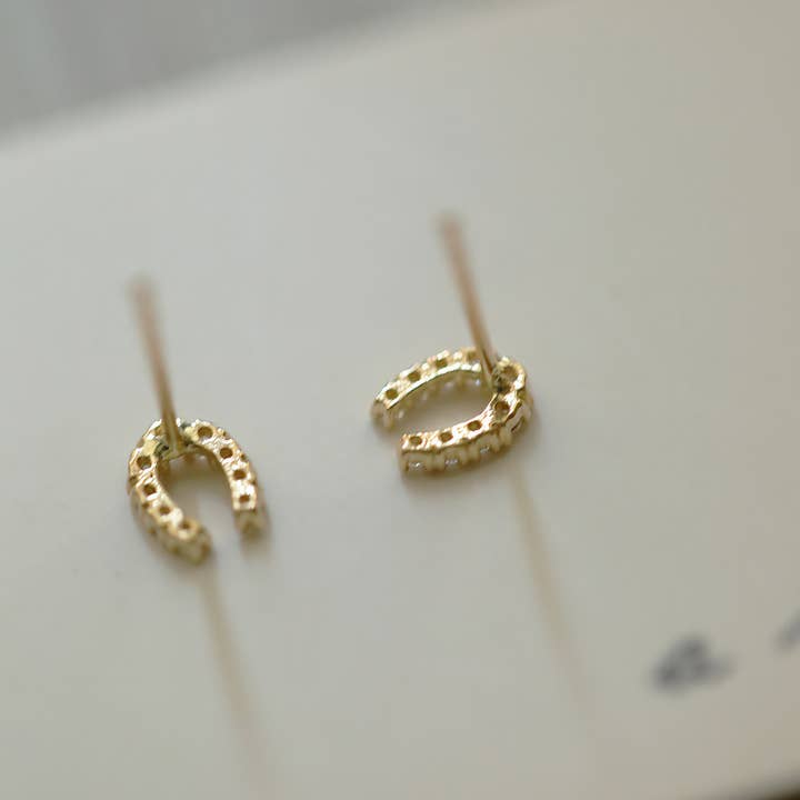 GenYLuxe – wholesale Stud/post earrings – 9ct Solid Gold Lucky Horseshoe Earring Studs5