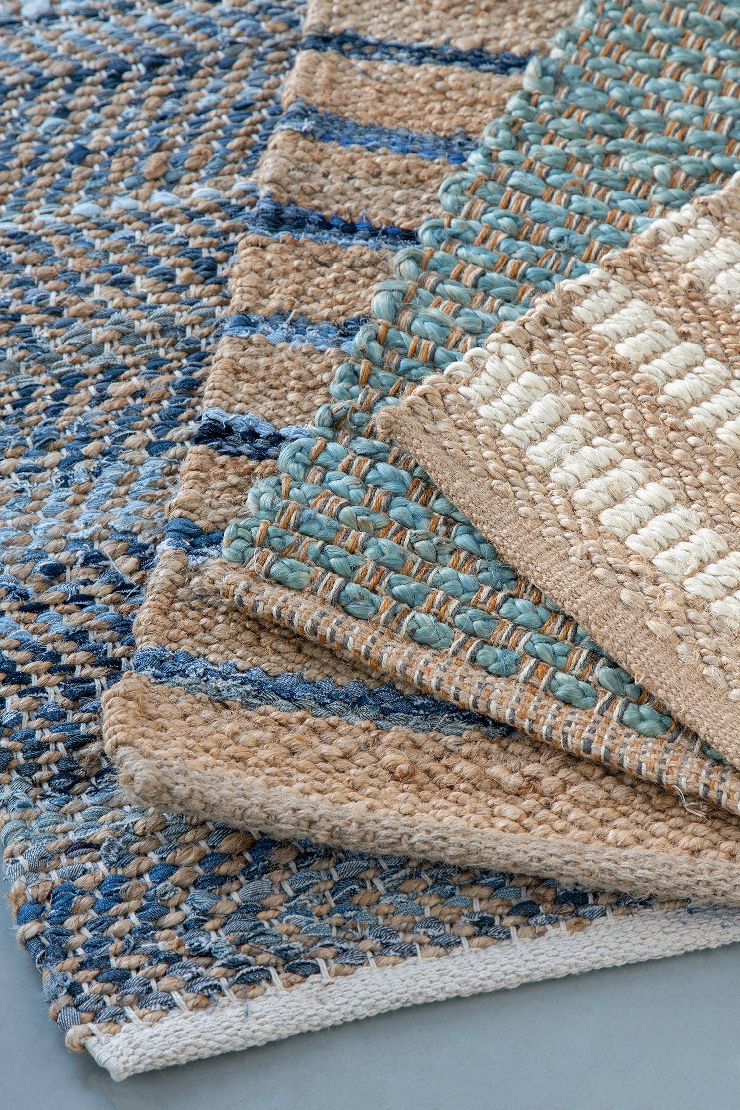 A&B Home Group Inc. – Großhandel Teppichvorleger – Jute-Teppich 2,5'x4' mit Shuttle-Webart Durrie und Fransen5